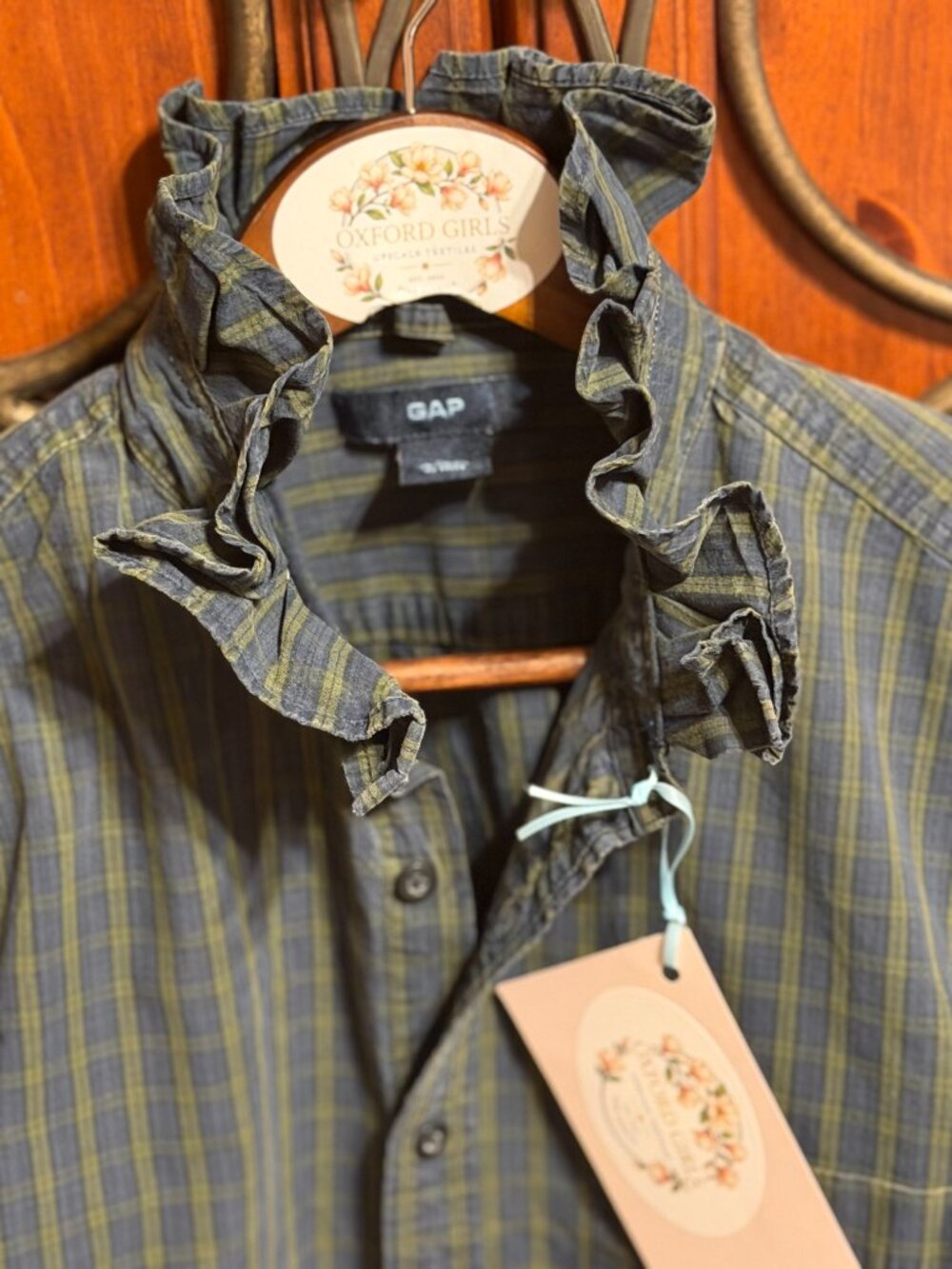 OG GAP Tartan plaid Oxford  100% cotton - upcycled w ruffle collar - Picture 2 of 5